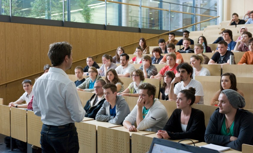 13 Universitäten und vier Hochschulen erhalten einen Finanzbooster durch den Fonds der Chemischen Industrie. © (c) VCI/Fuest