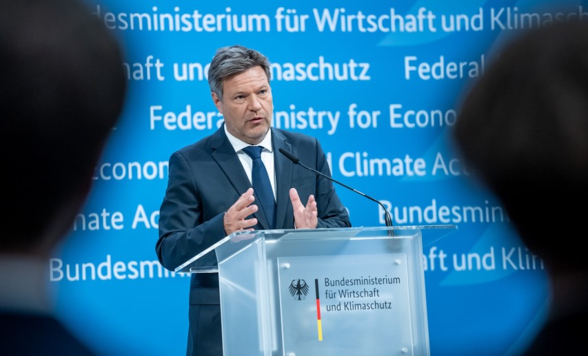 Robert Habeck, Bundesminister für Wirtschaft und Klimaschutz, hat am 5. Juni 2023 das Förderprogramm Klimaschutzverträge und das vorbereitende Verfahren dafür erläutert. © picture alliance/dpa | Michael Kappeler