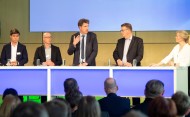 Von links: Mark Helfrich, MdB, Fachsprecher für Energiepolitik CDU/CSU-Bundestagsfraktion; Simon Wolf, Teamleiter Deutsche und Europäische Klimapolitik Germanwatch e.V.; Michael Kellner, Parlamentarischer Staatssekretär im BMWK; Klaus Schäfer, Chief Technology Officer Covestro AG; Moderatorin Maria Grunwald 